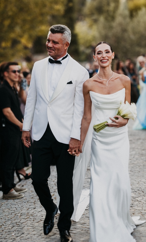 Lal Saran- Tolga İrdem  :  Assos’taki Aile Evinde Zarif Bir Törenle Mutluluklarını Taçlandırdılar  Lal Saran- Tolga İrdem  :  Assos’taki Aile Evinde Zarif Bir Törenle Mutluluklarını Taçlandırdılar